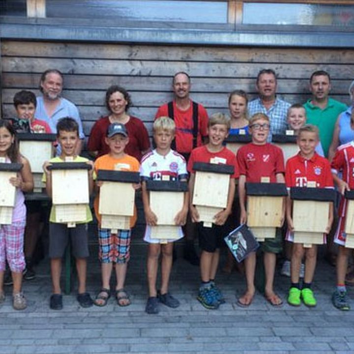 FW Hunding Ferienprogramm - Fledermausquartier bauen